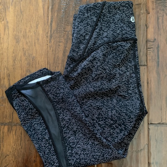 XS Lululemon High Rose Crop Yoga Pant - Picture 2 of 3